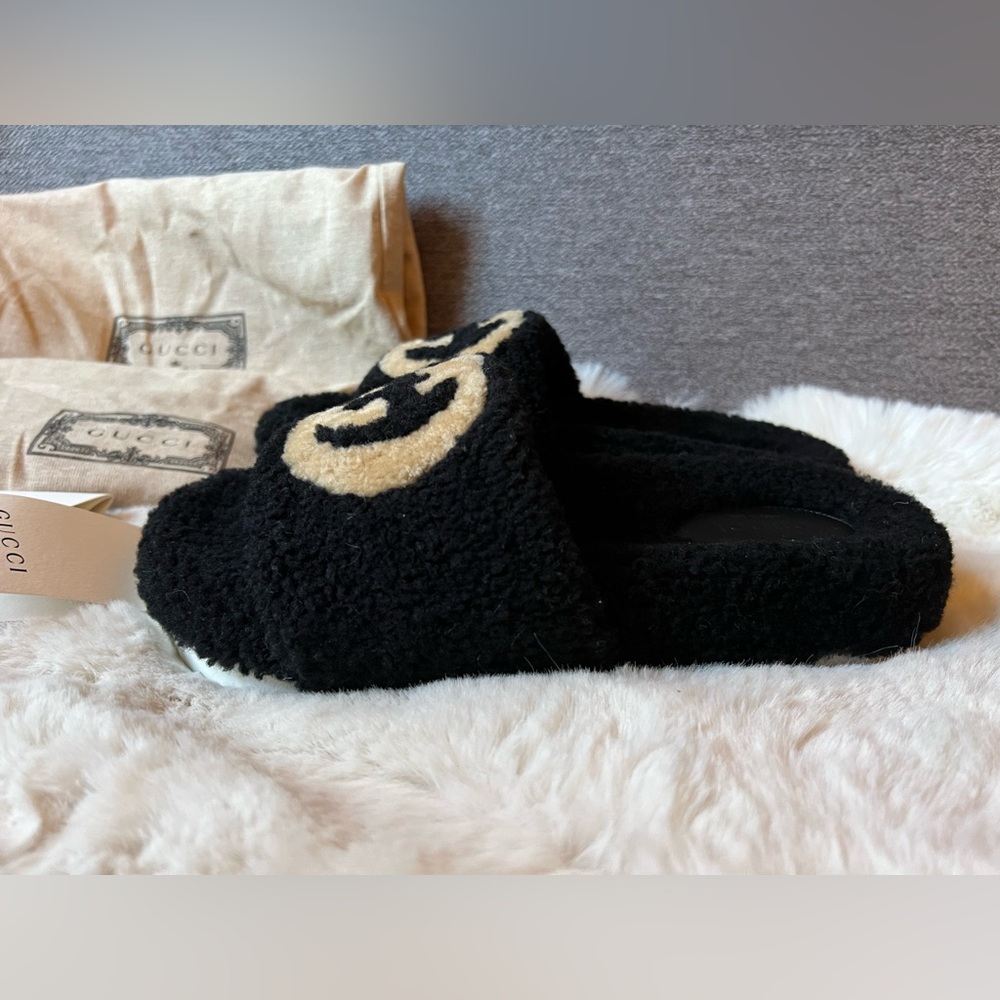 New Gucci GG logo Shearling Eileen Teddy slides in black with Interlocki… - Picture 6 of 11